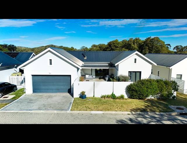 3 BEDROOM HOUSE FOR SALE IN KEURBOOMSTRAND